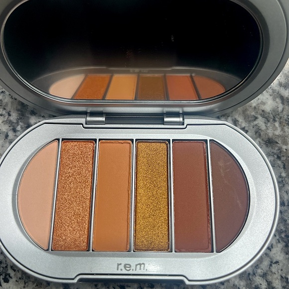 R.E.M BABYDOLL SHADOWS - Picture 3 of 4